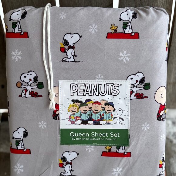 Peanuts Snoopy Christmas QUEEN Size Sheet Set Hot Cocoa Snowflakes Woodstock